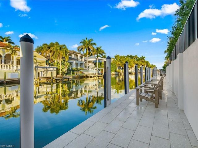 425 15th AVE S, Naples, FL 34102