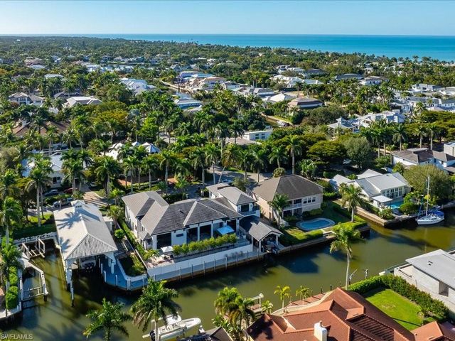 425 15th AVE S, Naples, FL 34102