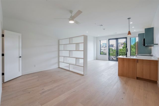 309 W Daggett Avenue 203, Fort Worth, TX 76104