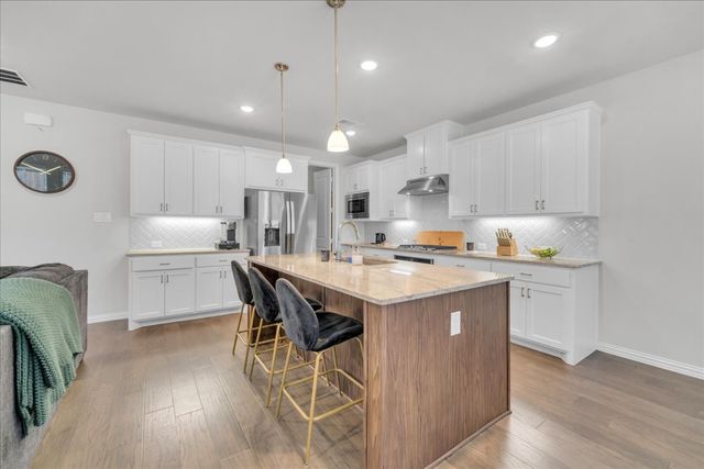 3905 Saint Ives Lane, Lewisville, TX 75056