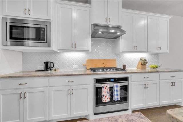 3905 Saint Ives Lane, Lewisville, TX 75056