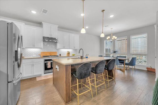3905 Saint Ives Lane, Lewisville, TX 75056