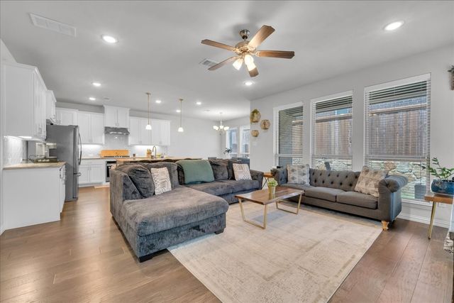 3905 Saint Ives Lane, Lewisville, TX 75056