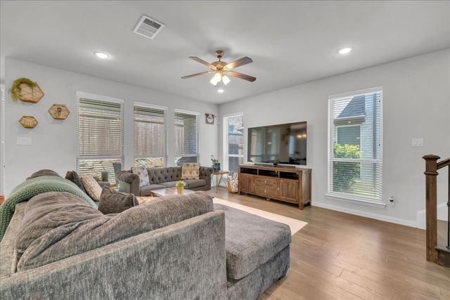 3905 Saint Ives Lane, Lewisville, TX 75056
