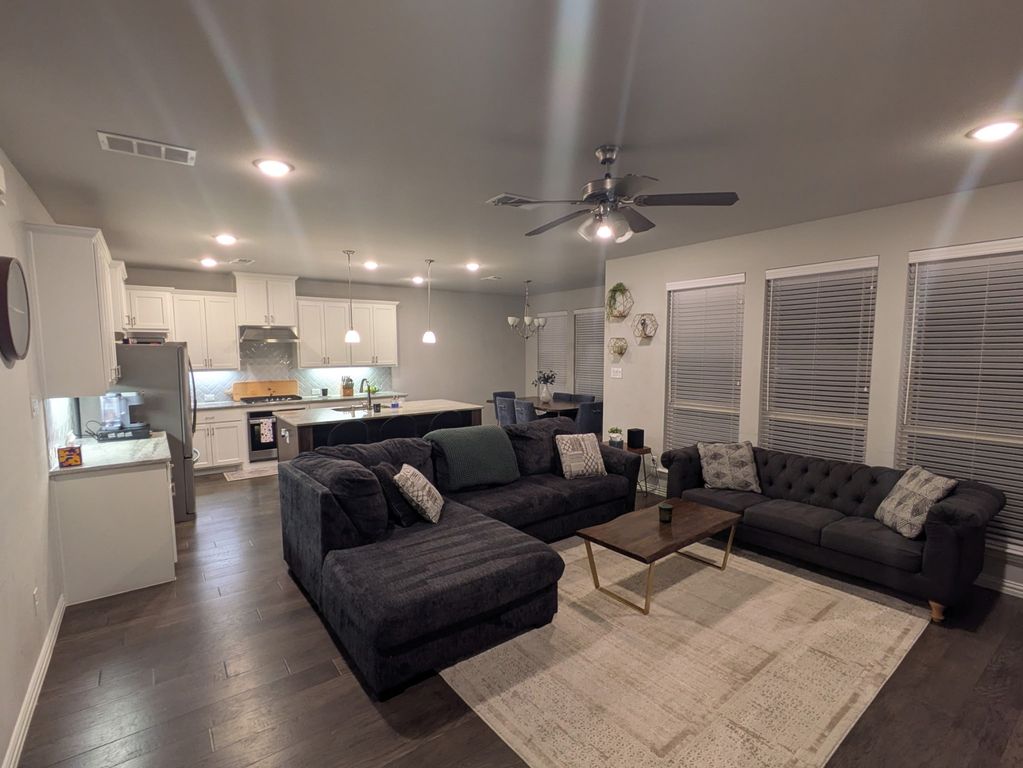 3905 Saint Ives Lane, Lewisville, TX 75056