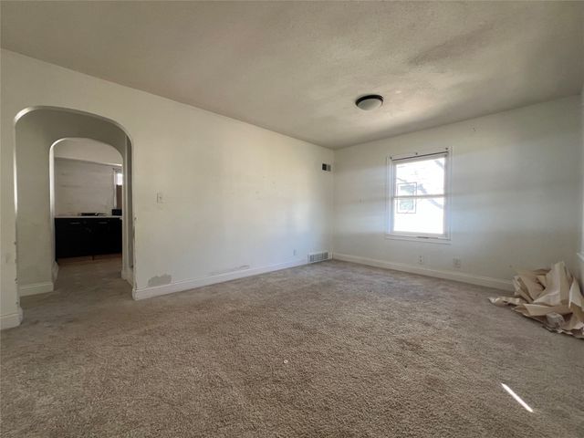 6504 SW 17th Street, Des Moines, IA 50315