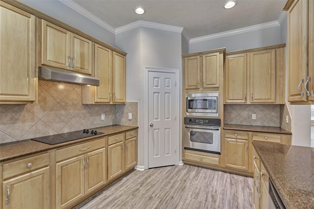 7 Raindance Court, The Woodlands, TX 77385