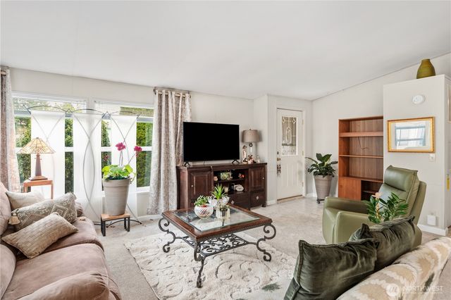 517 NW Silver Meadow Lane, Bremerton, WA 98311