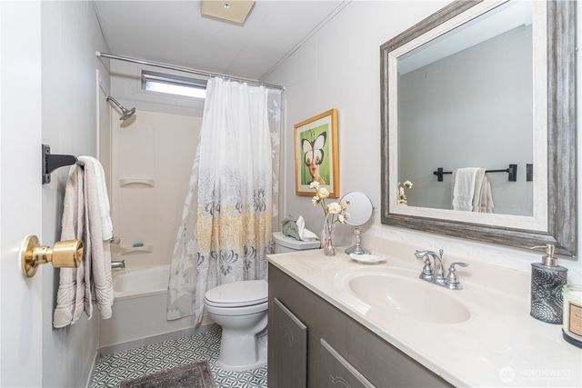 517 NW Silver Meadow Lane, Bremerton, WA 98311