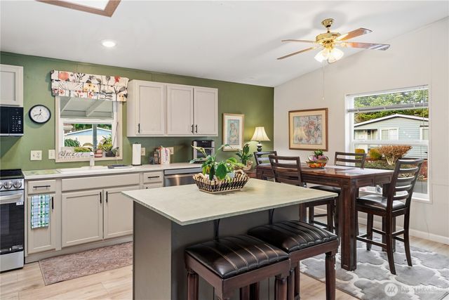 517 NW Silver Meadow Lane, Bremerton, WA 98311