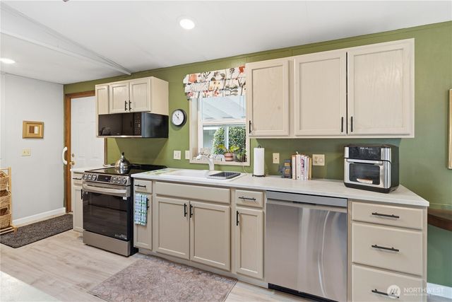 517 NW Silver Meadow Lane, Bremerton, WA 98311