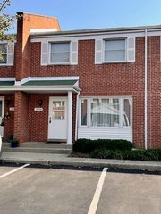 2126 Rugen Road D, Glenview, IL 60026