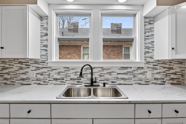 1011 15th Street, Rockford, IL 61104