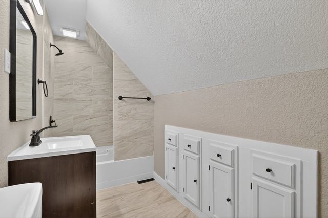 1011 15th Street, Rockford, IL 61104