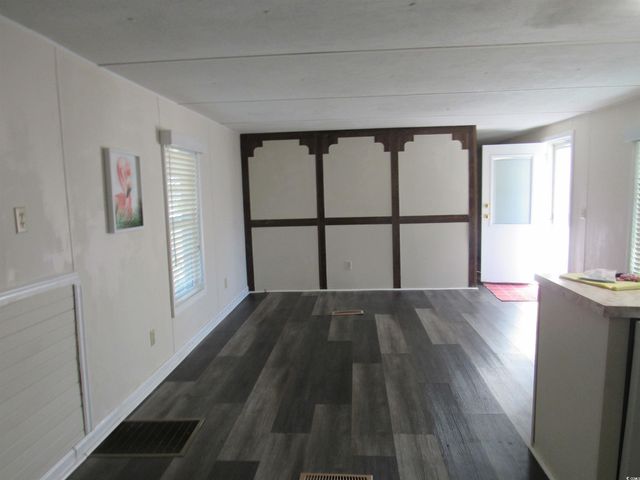 1009 Seaside Dr., North Myrtle Beach, SC 29582