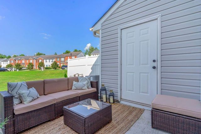 1327 Hollenbeck Lane, Riverdale, GA 30296