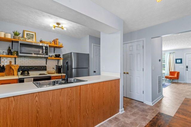 1327 Hollenbeck Lane, Riverdale, GA 30296