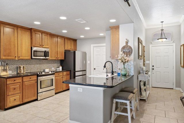 8 Stone Creek CIR, Wimberley, TX 78676