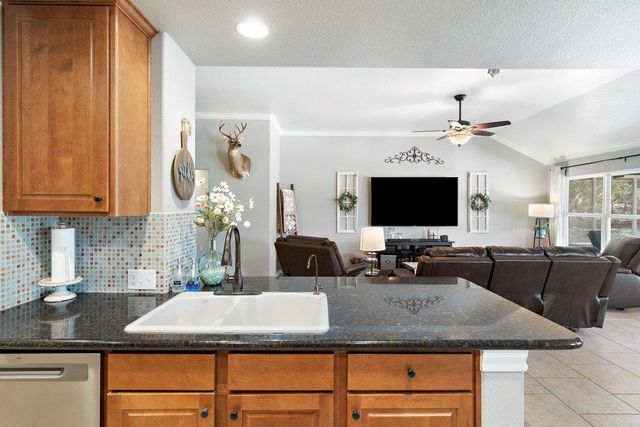 8 Stone Creek CIR, Wimberley, TX 78676