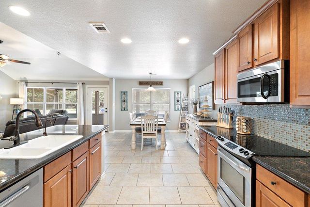 8 Stone Creek CIR, Wimberley, TX 78676