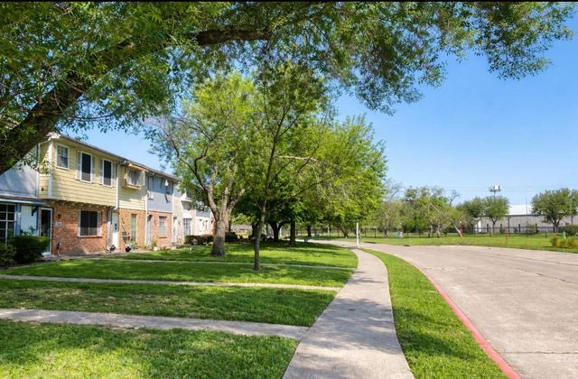 12177 Sharpview Drive, Houston, TX 77072