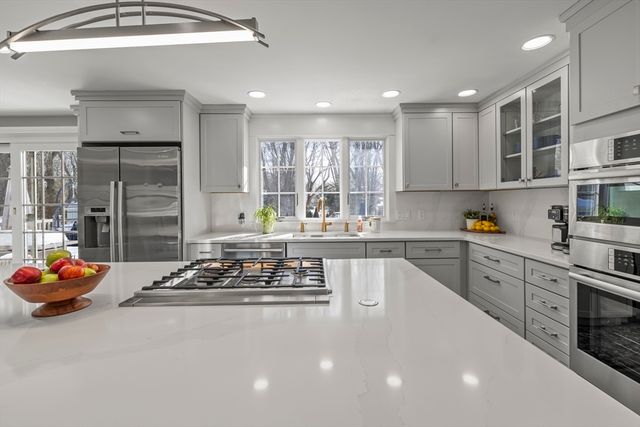 15 School Street, Fairhaven, MA 02719