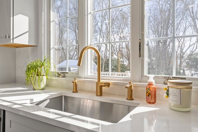 15 School Street, Fairhaven, MA 02719