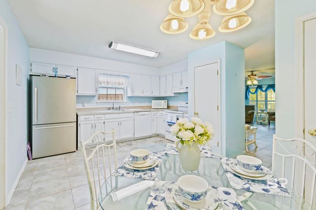 809 E 23rd Avenue, Gulf Shores, AL 36542