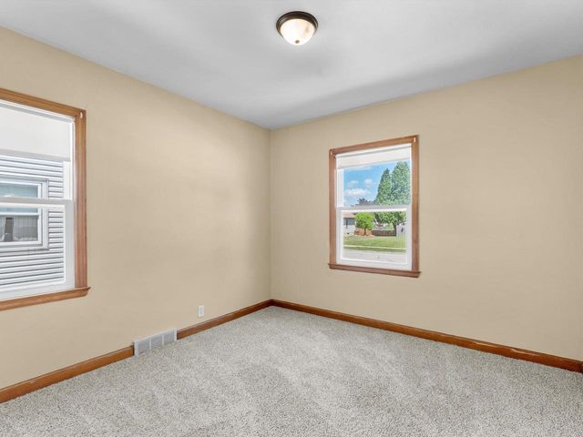 1709 Grand AVENUE, Manitowoc, WI 54220