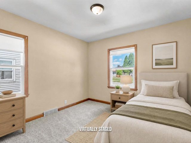 1709 Grand AVENUE, Manitowoc, WI 54220