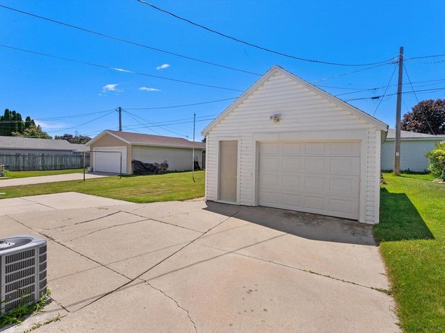 1709 Grand AVENUE, Manitowoc, WI 54220
