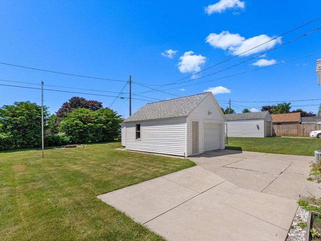 1709 Grand AVENUE, Manitowoc, WI 54220