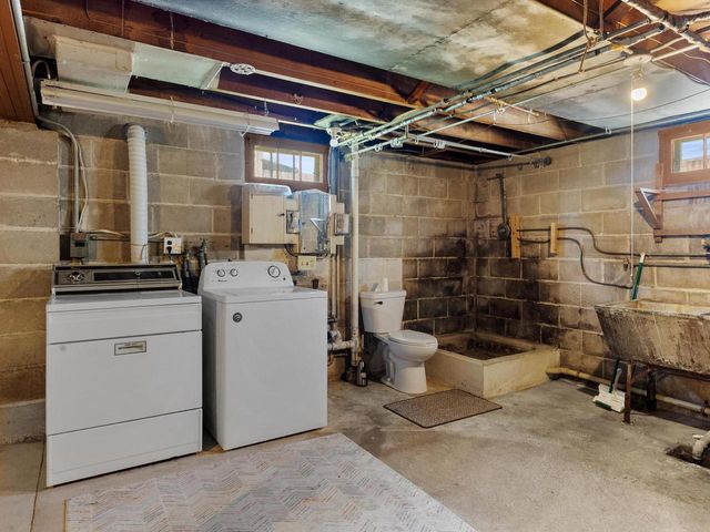 1709 Grand AVENUE, Manitowoc, WI 54220