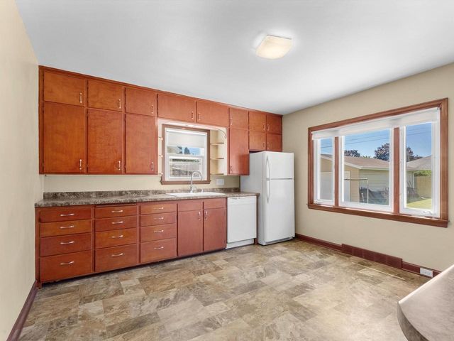 1709 Grand AVENUE, Manitowoc, WI 54220