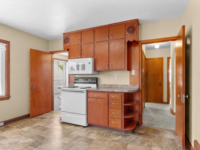 1709 Grand AVENUE, Manitowoc, WI 54220