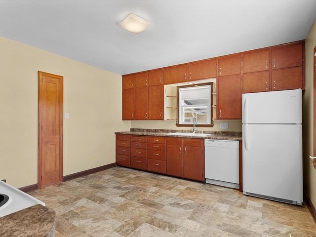 1709 Grand AVENUE, Manitowoc, WI 54220