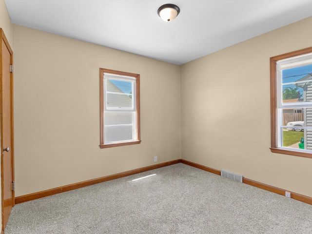 1709 Grand AVENUE, Manitowoc, WI 54220