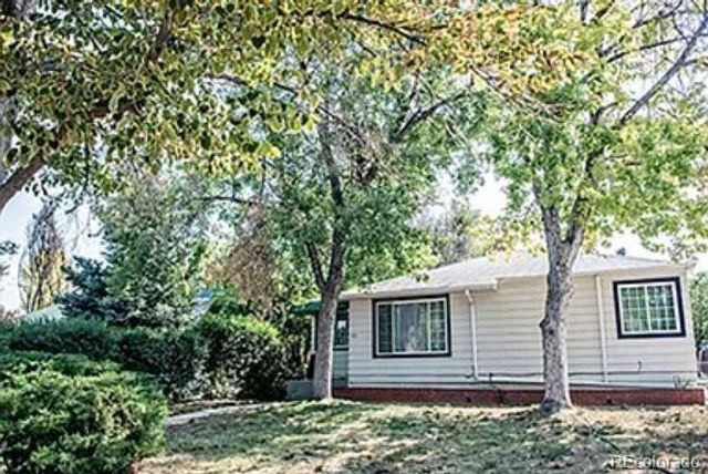 832 Elmira Street, Aurora, CO 80010