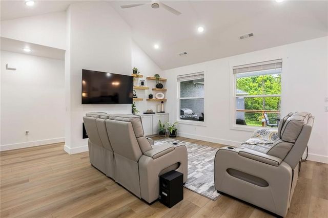 2 Davington Lane, Bella Vista, AR 72715