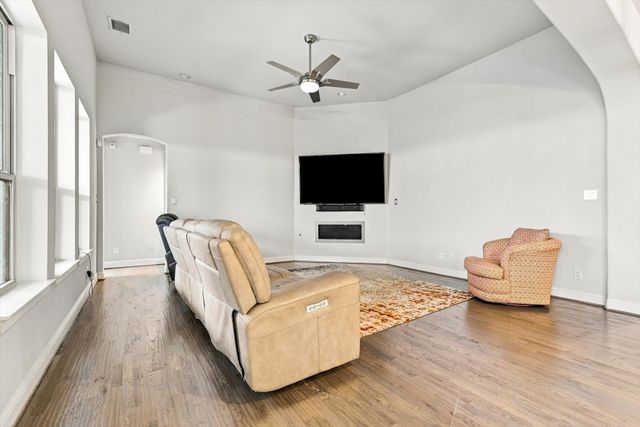 405 Sir Torin Lane, Lewisville, TX 75056