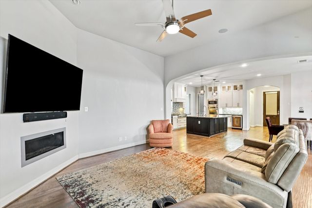 405 Sir Torin Lane, Lewisville, TX 75056