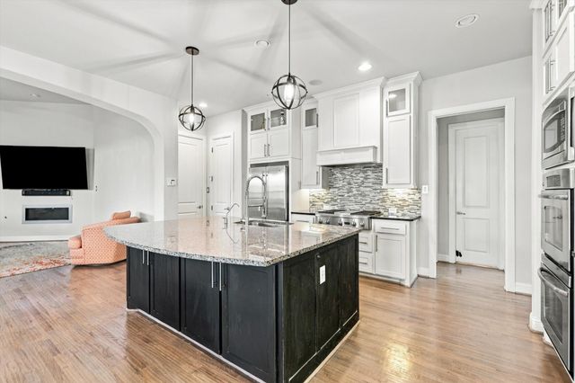 405 Sir Torin Lane, Lewisville, TX 75056
