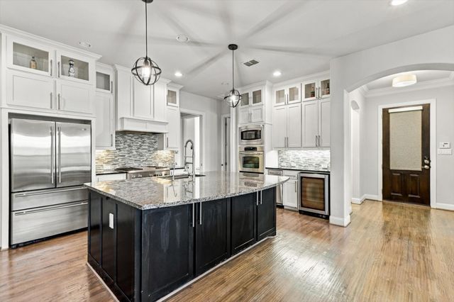 405 Sir Torin Lane, Lewisville, TX 75056