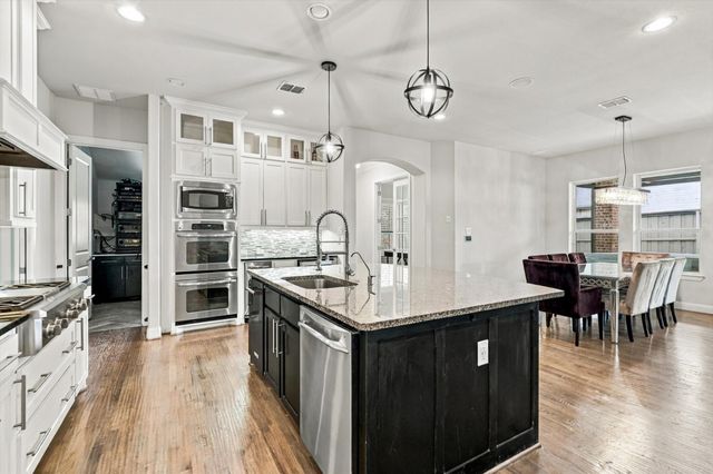 405 Sir Torin Lane, Lewisville, TX 75056
