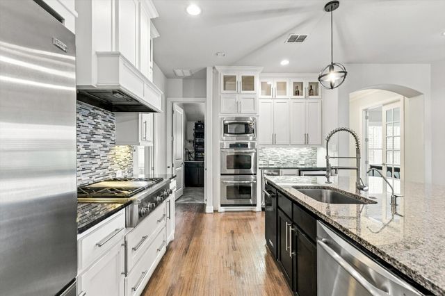 405 Sir Torin Lane, Lewisville, TX 75056