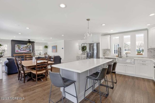 10 Wayne Court, Manalapan, NJ 07726