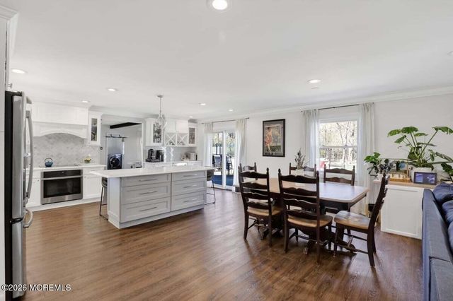 10 Wayne Court, Manalapan, NJ 07726