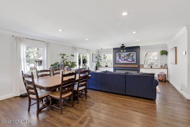 10 Wayne Court, Manalapan, NJ 07726