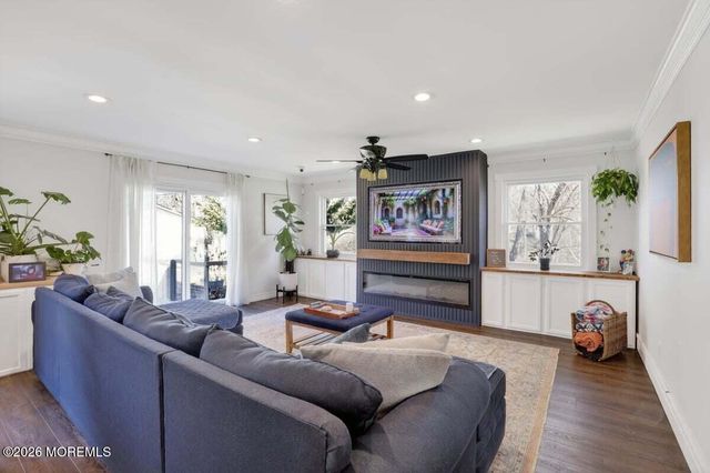 10 Wayne Court, Manalapan, NJ 07726