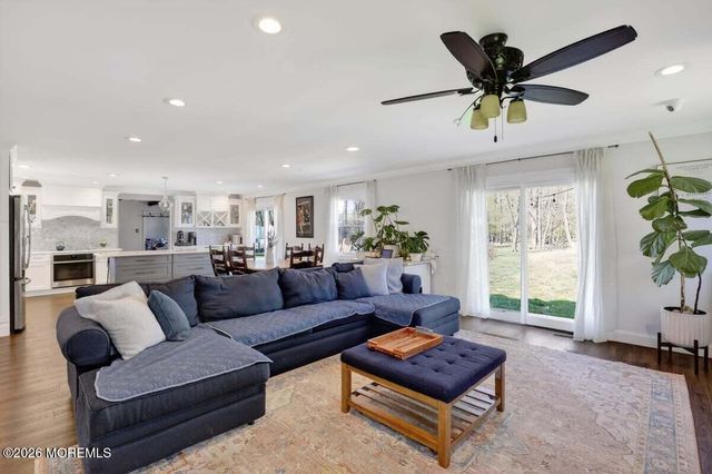 10 Wayne Court, Manalapan, NJ 07726